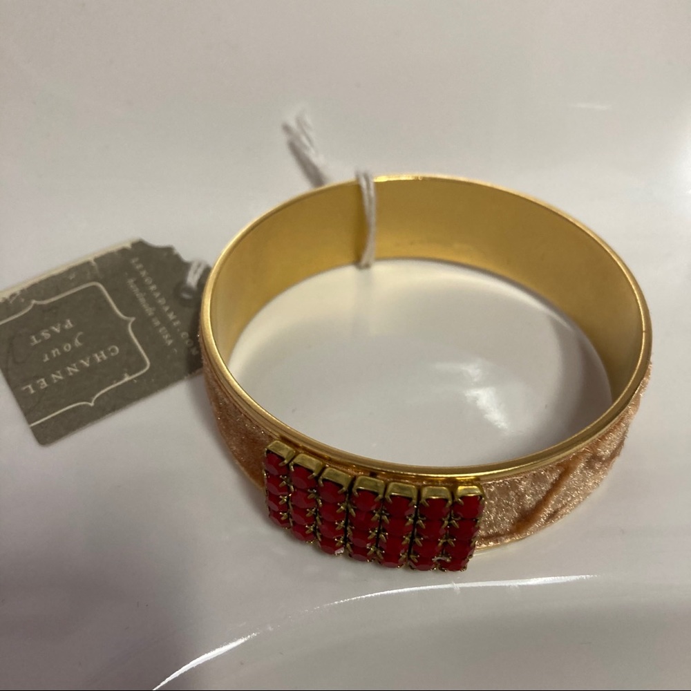 Lenora dame Gold colored and velvet bracelet